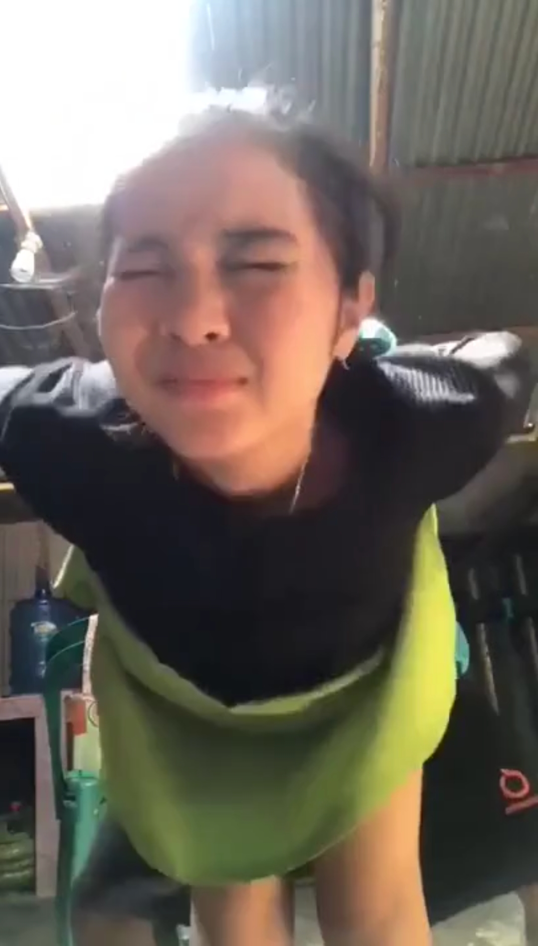 Kaka Ewe Adiknya Di Dapur